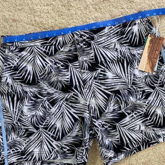 Fair Harbor The Sextant Trunk Lined Stretch Black White Palm Leaves Short Sz 38 - Picture 13 of 16